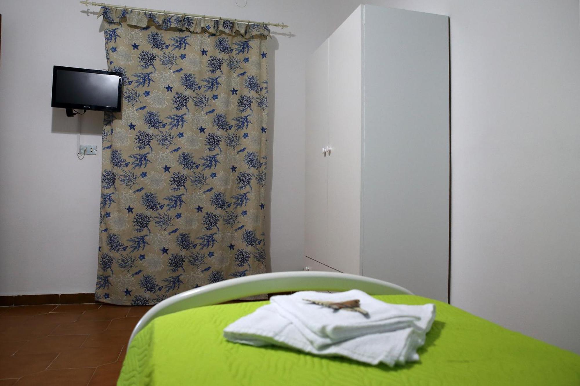 Villa Yellow House Licata Rom bilde